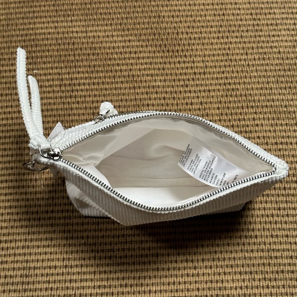 Urban Outfitters Perfect Corduroy Pouch - Picture 8 of 10